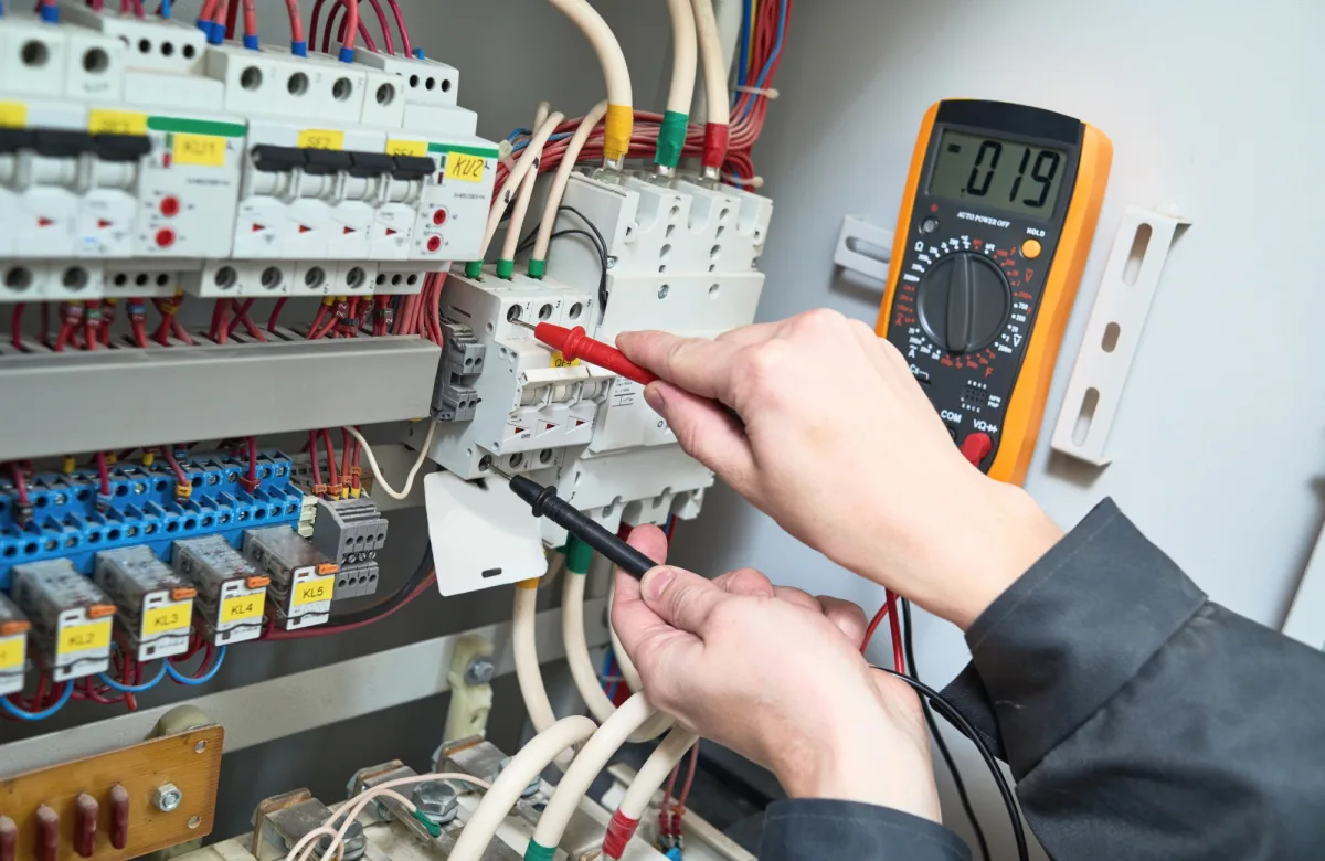 Electrical Troubleshooting Guide: A Complete Playbook for Industrial Maintenance Teams