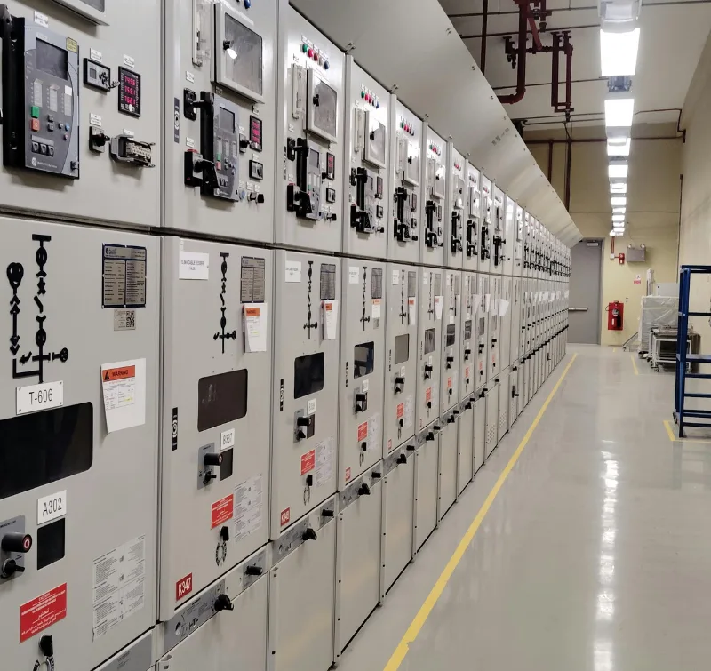 Electrical switchgear lineup for critical-facility power distribution